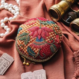 Workshop | Jacobean Flower with Margaret Lee